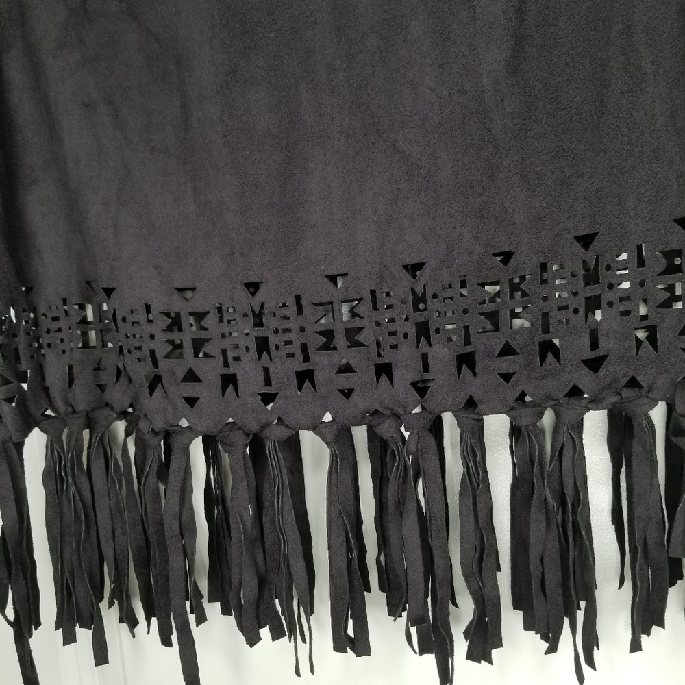 Lasercut Fringe BOHO Faux Suede Crop Top - Picture 4 of 5